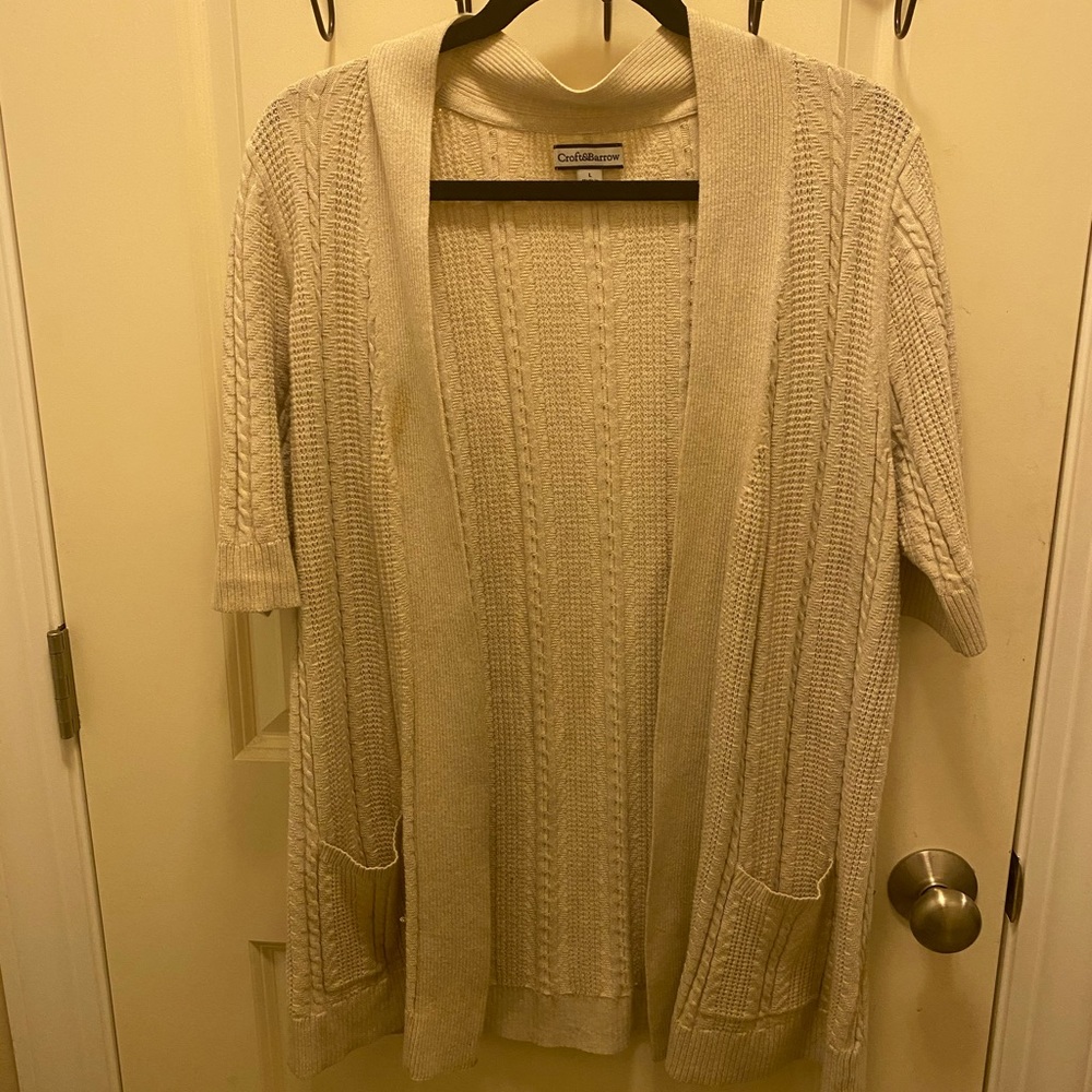 Women’s short-sleeve sweatercardigan
